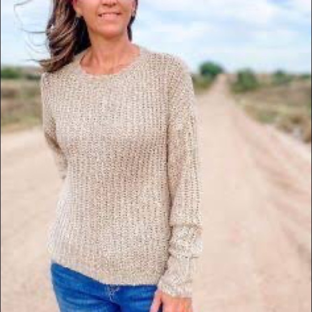 ✨3 for $20✨ white speckled sweater